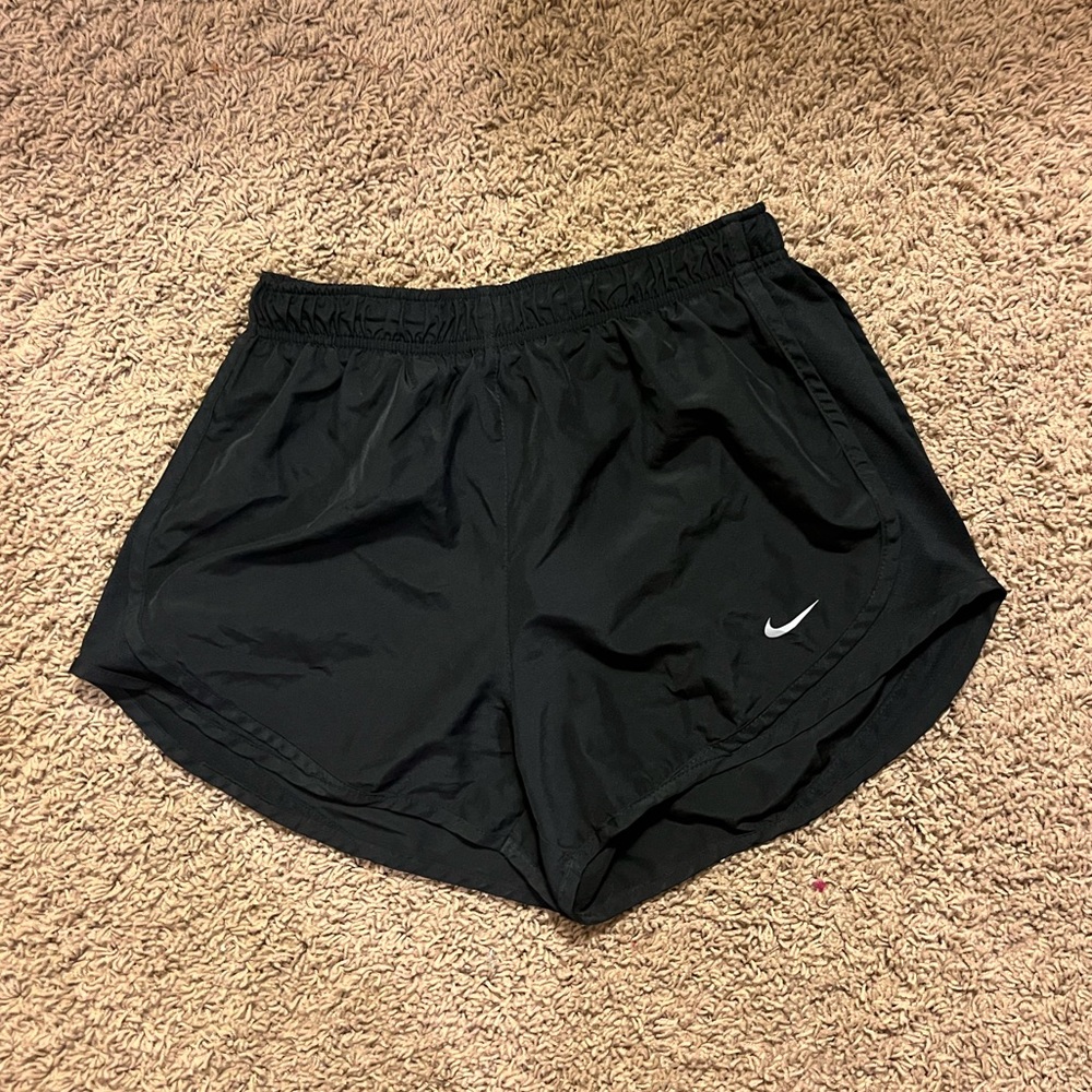 Black Nike shorts size S